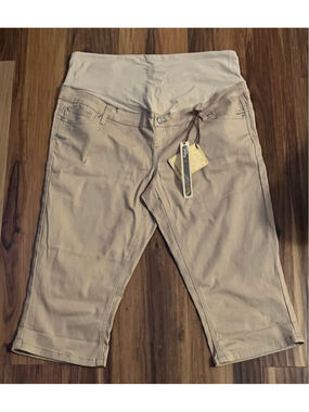 Women's Hybrid & Company Maternity Capris M Beige